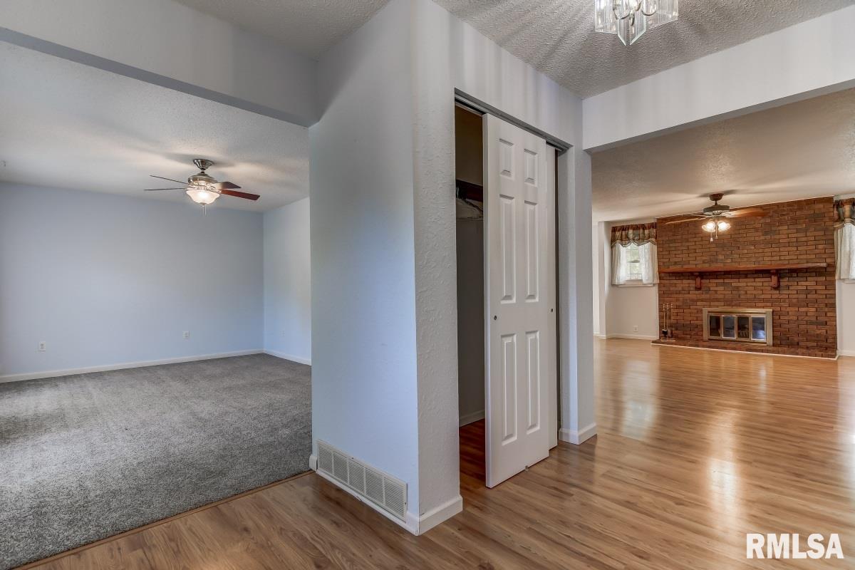 14378 Prairie Trail Athens, IL 62613 - Photo 7 of 39 Gallery Image 7
