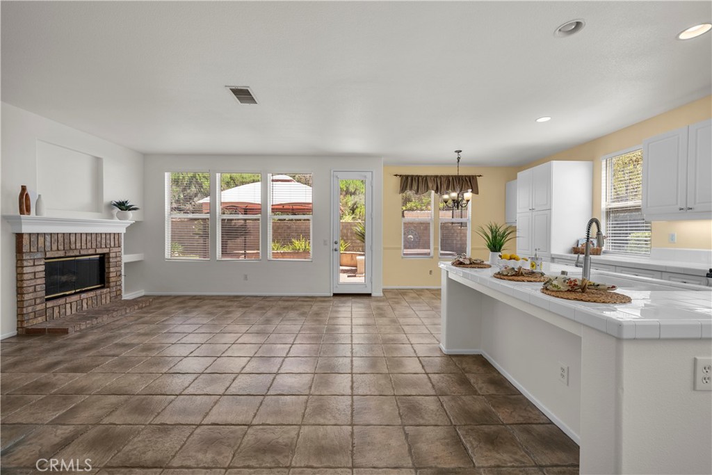 28454 Cascade Road Castaic, CA 91384 - Photo 9 of 56
