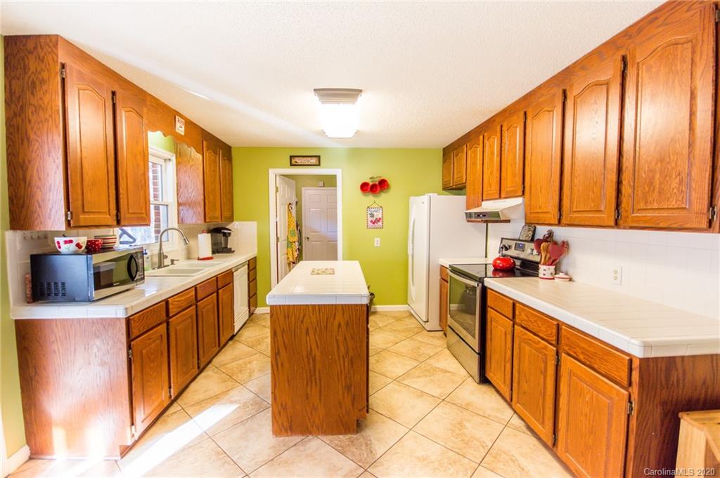 483 Bassett Road Union Grove, NC 28689 - Photo 4 of 28 Gallery Image 4