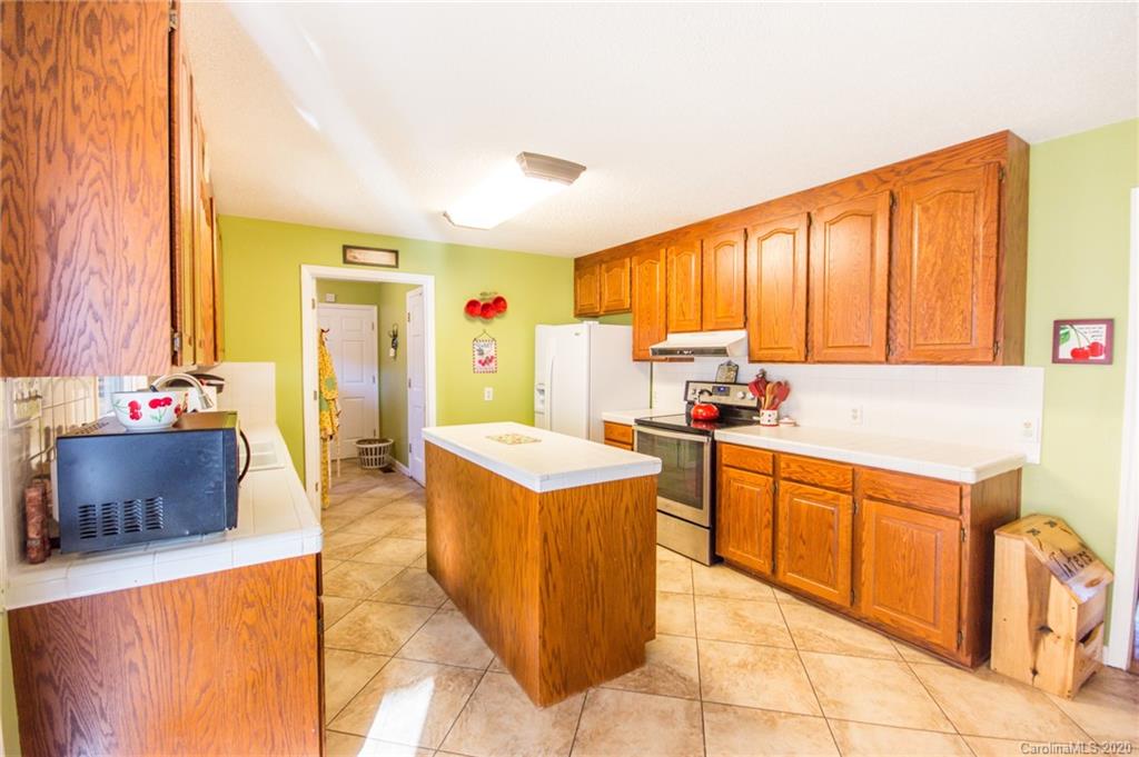483 Bassett Road Union Grove, NC 28689 - Photo 6 of 28 Gallery Image 6