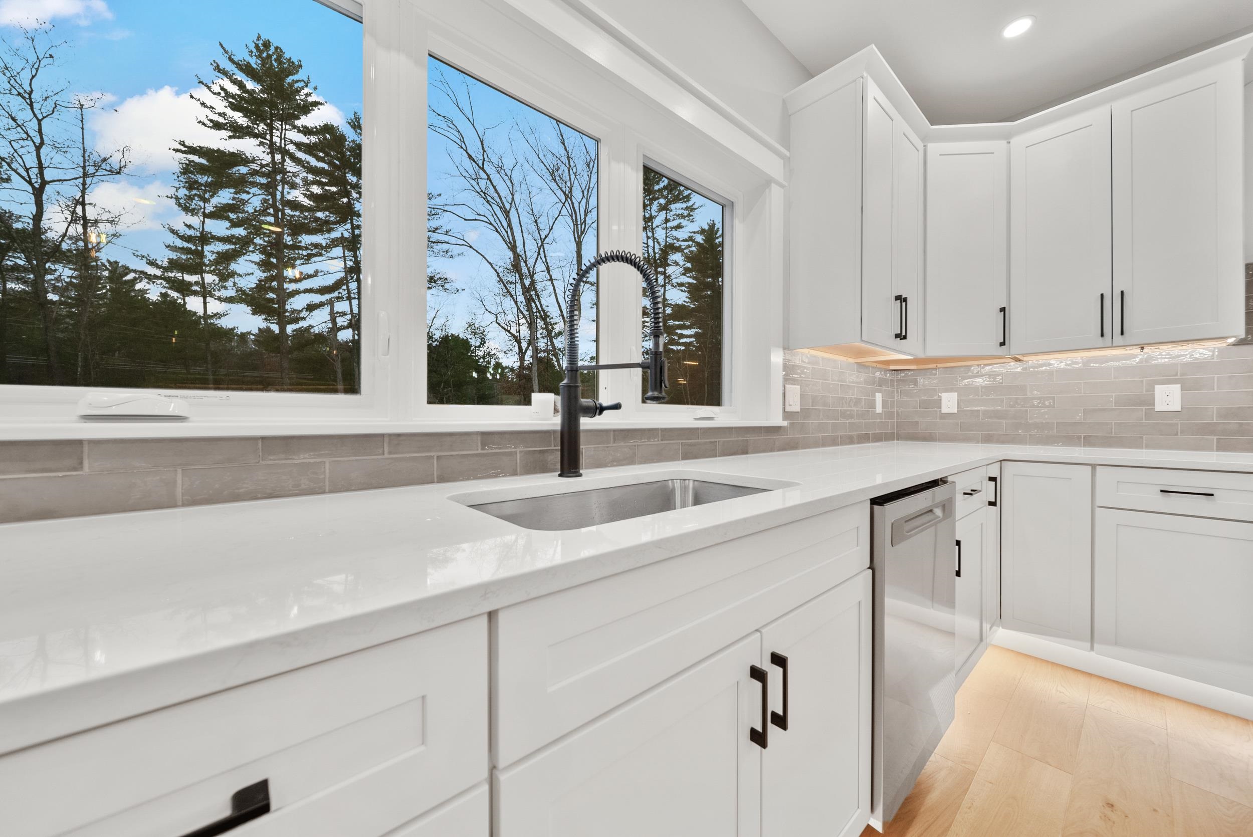 557 Mountain Road Concord, NH 03301 - Photo 6 of 52