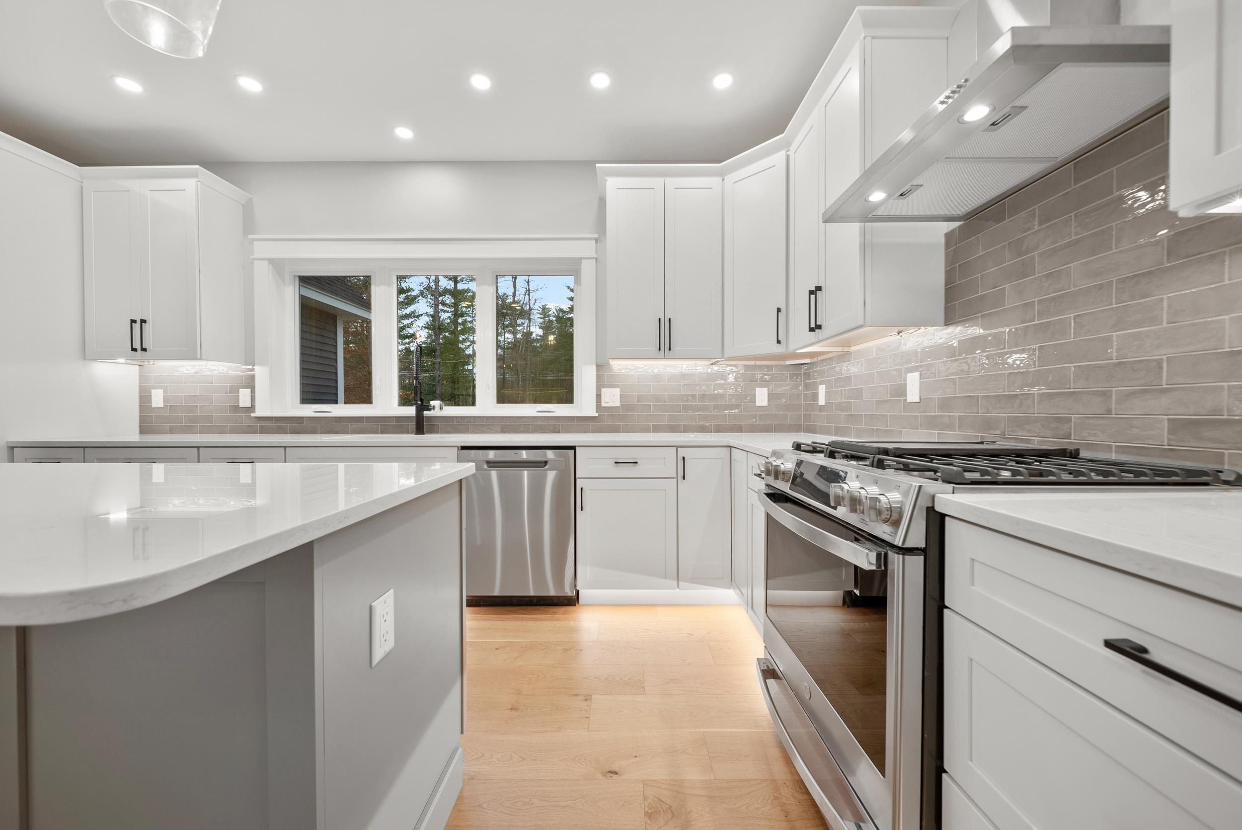 557 Mountain Road Concord, NH 03301 - Photo 8 of 52