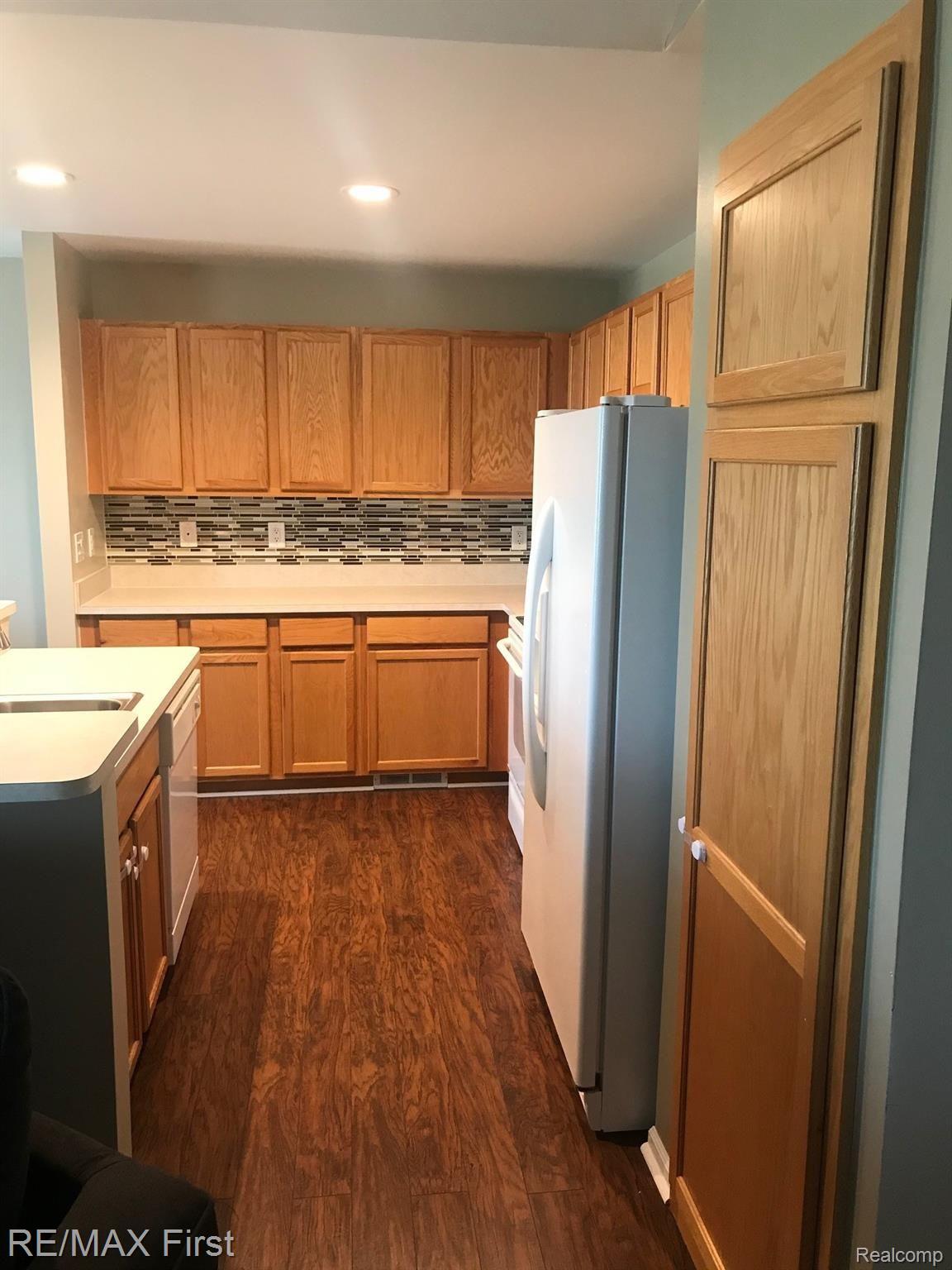46135 Rhodes Drive Macomb, MI 48044 - Photo 6 of 26 6.jpg
