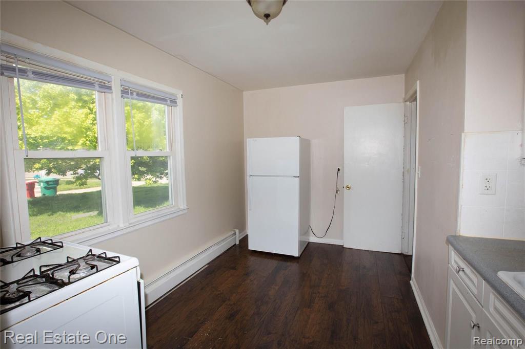 24553 Flower Avenue Eastpointe, MI 48021 - Photo 10 of 18