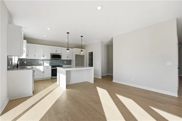 $488,000 | 11112 North Glenwood Avenue, Kansas City, MO 64157