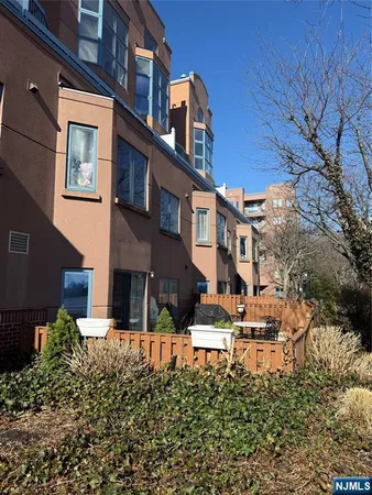 $495,000 | 102 Nelson Court, Unit O102, Edgewater, NJ 07020