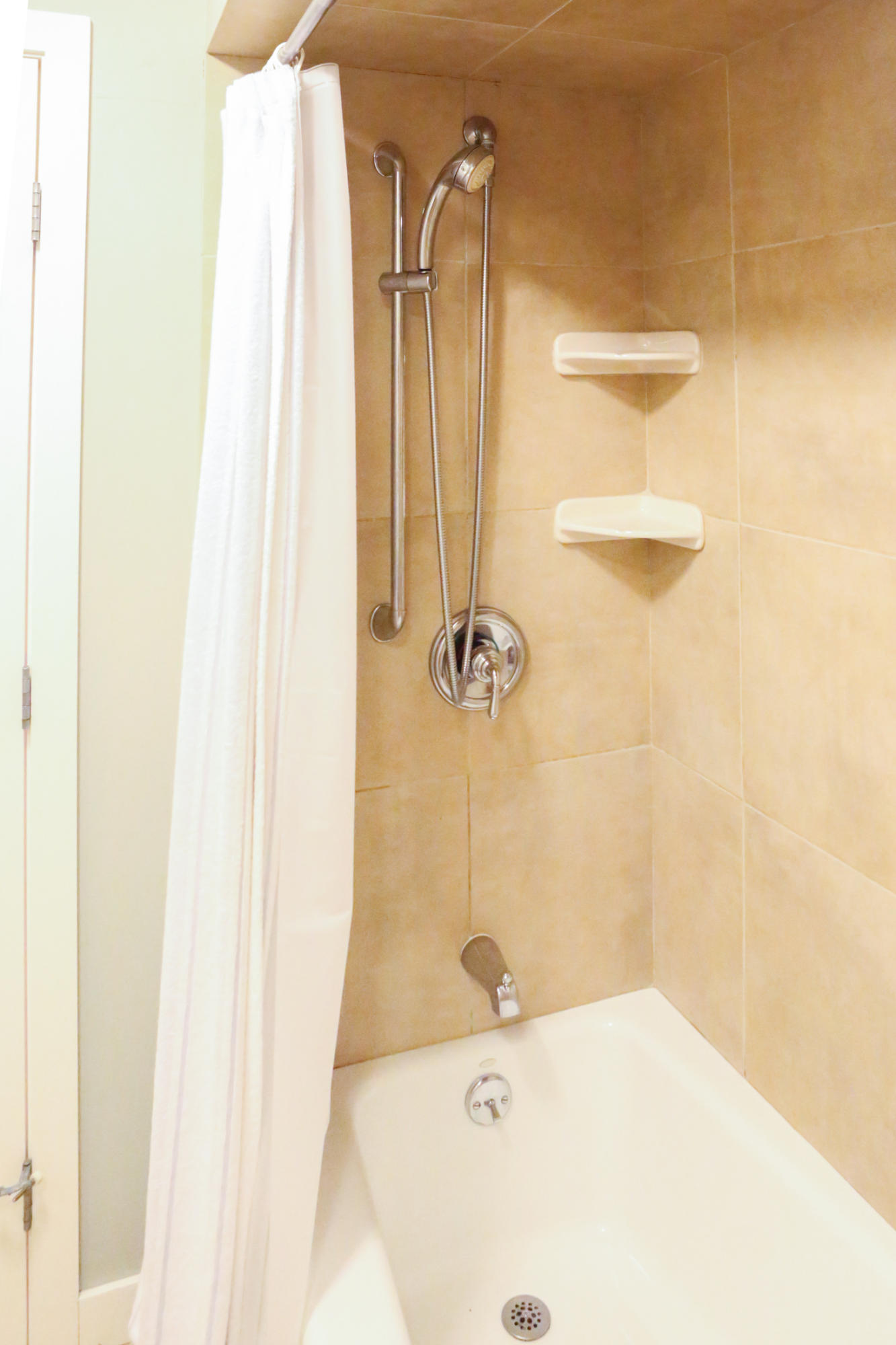 1000 Old County Road Wellfleet, MA 02667 - Photo 34 of 35 a bathroom with a tub
