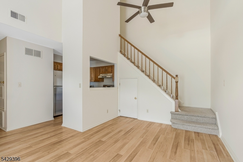 44 Spruce Court Bedminster, NJ 07921 - Photo 10 of 32