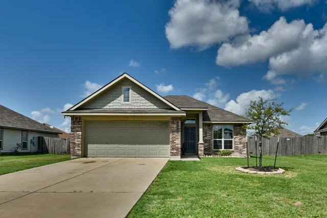 $260,000 | 808 Mockingbird Street, Navasota, TX 77868