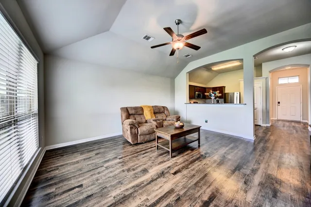 $260,000 | 808 Mockingbird Street, Navasota, TX 77868