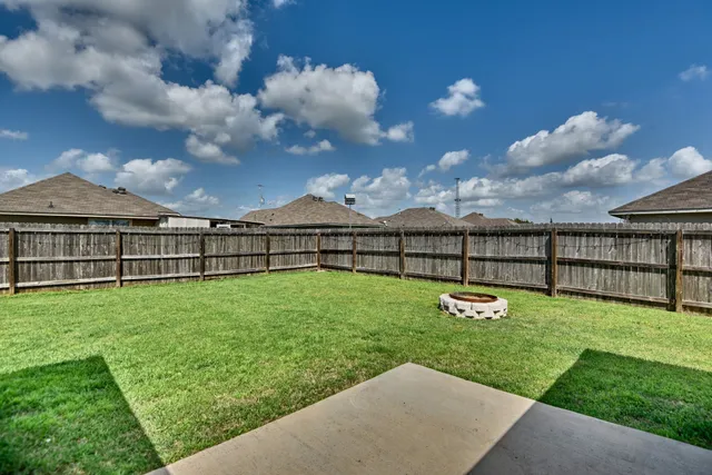 $260,000 | 808 Mockingbird Street, Navasota, TX 77868