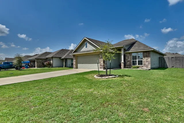 $260,000 | 808 Mockingbird Street, Navasota, TX 77868