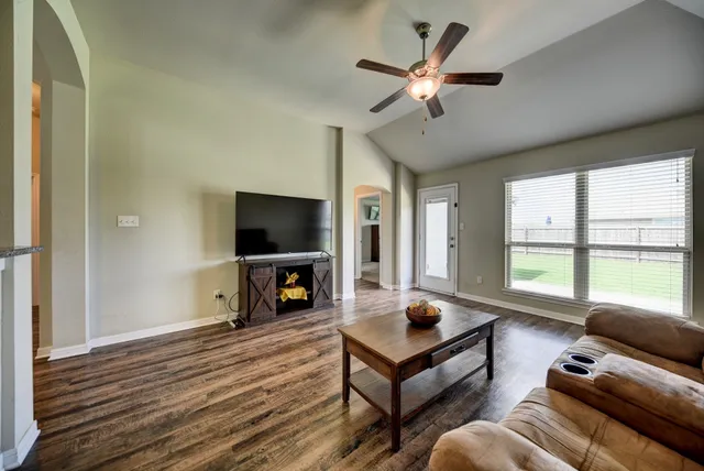 $260,000 | 808 Mockingbird Street, Navasota, TX 77868