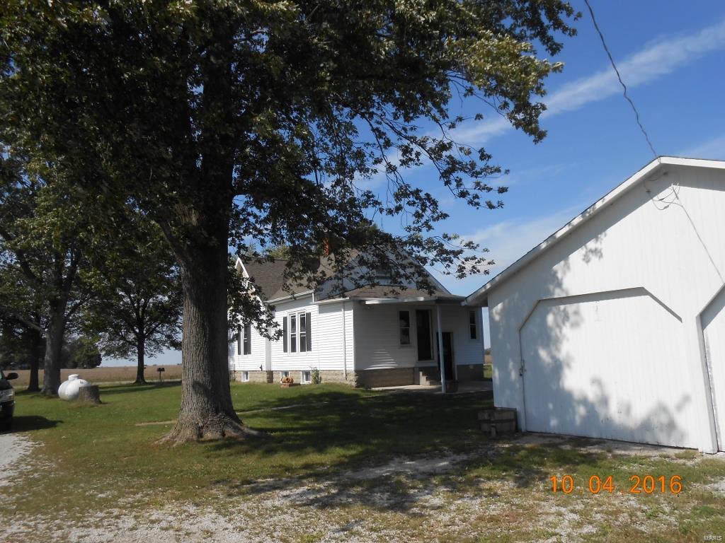 19144 East 18th Road Nokomis, IL 62075 - Photo 3 of 11
