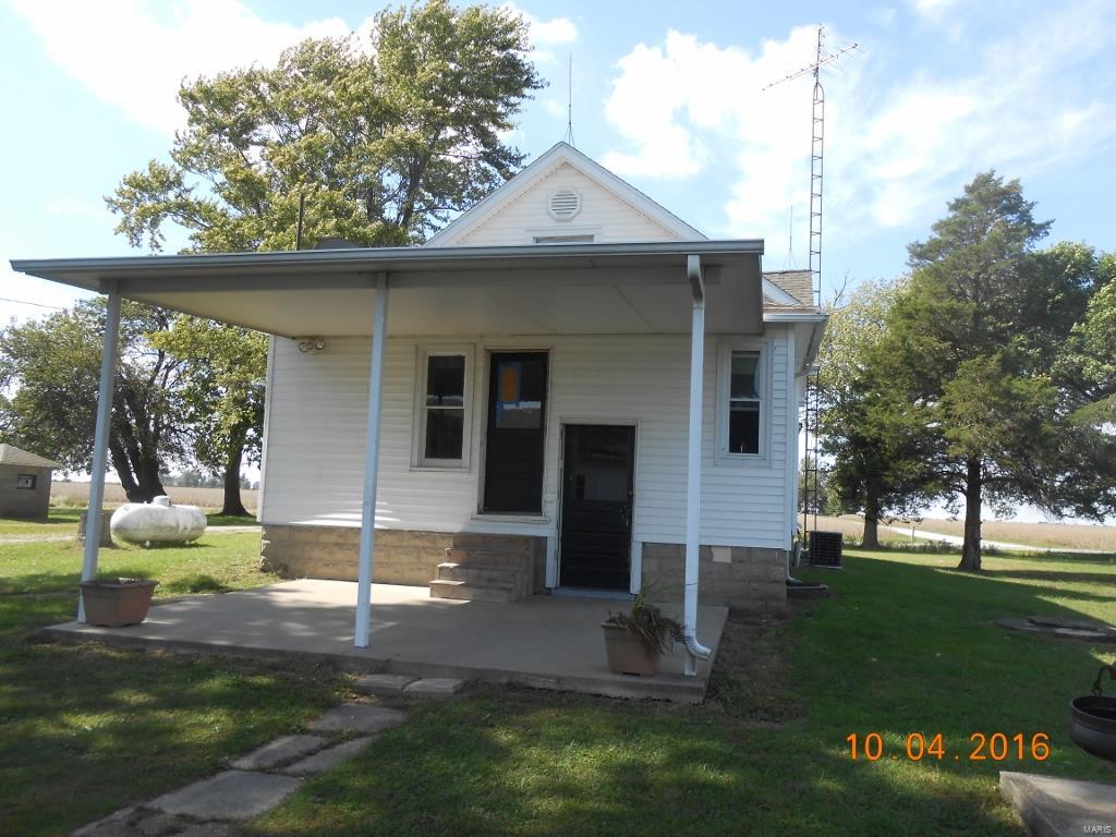 19144 East 18th Road Nokomis, IL 62075 - Photo 4 of 11