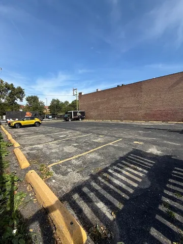 a view of a tennis court