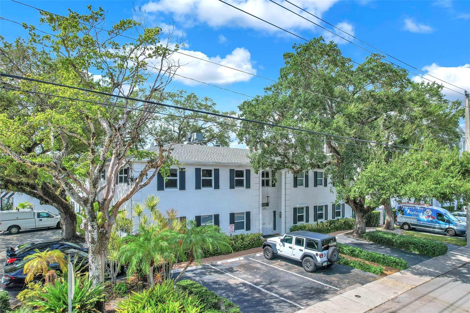 1280 Southeast 2nd Court, Unit 1 Fort Lauderdale, FL 33301 - Photo 34 of 34 a front view of a house with garden