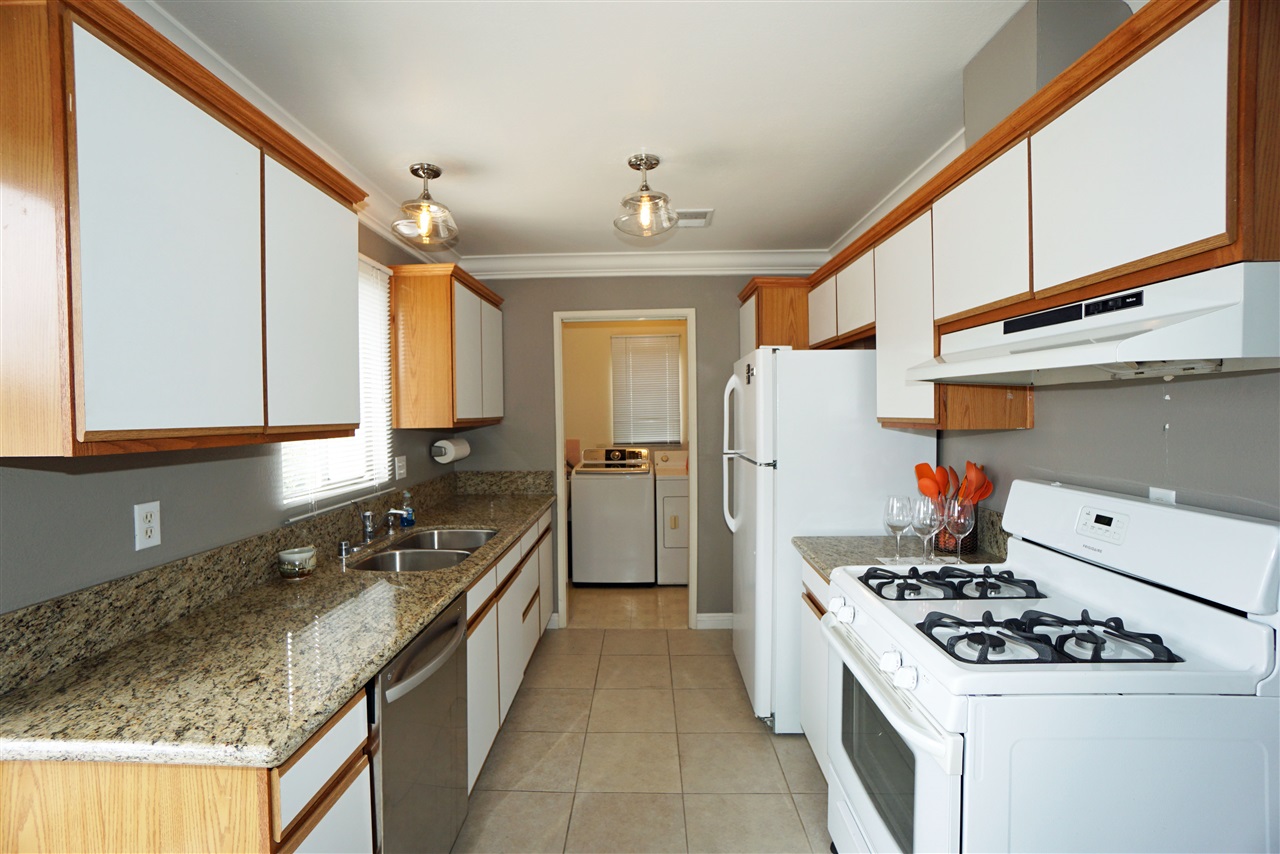 868 Ellen Lane El Cajon, CA 92019 - Photo 2 of 25