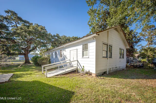 $575,000 | 604 Magnolia Avenue, Ocean Springs, MS 39564