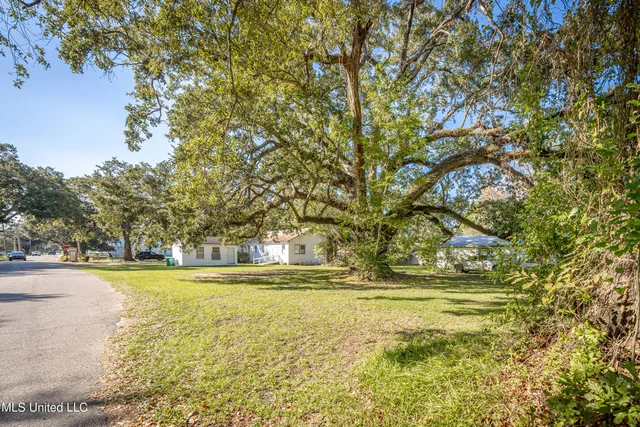 $575,000 | 604 Magnolia Avenue, Ocean Springs, MS 39564