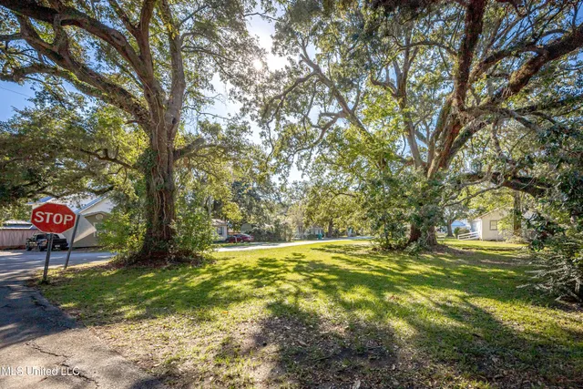 $575,000 | 604 Magnolia Avenue, Ocean Springs, MS 39564