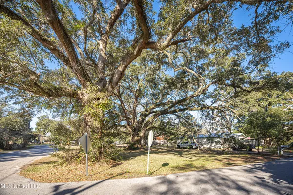 $569,975 | 604 Magnolia Avenue, Ocean Springs, MS 39564