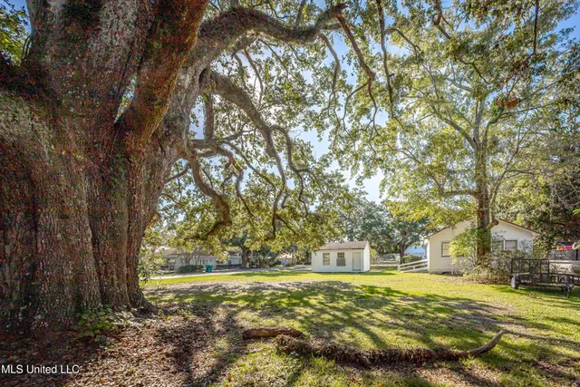 $575,000 | 604 Magnolia Avenue, Ocean Springs, MS 39564