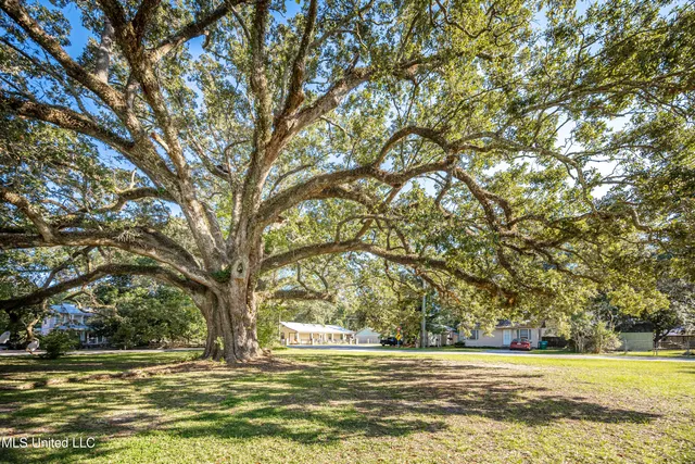 $575,000 | 604 Magnolia Avenue, Ocean Springs, MS 39564