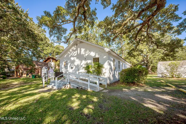 $575,000 | 604 Magnolia Avenue, Ocean Springs, MS 39564