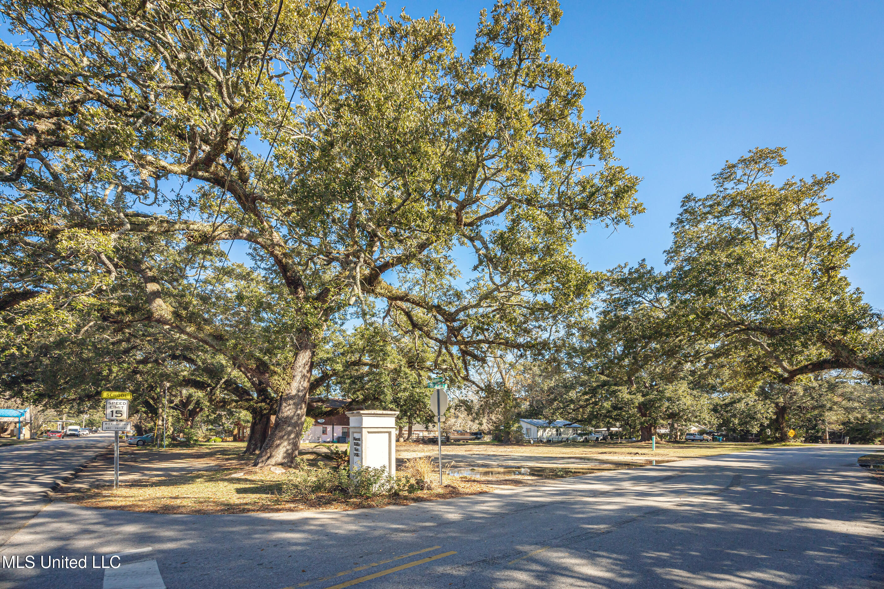 604 Magnolia Avenue Ocean Springs, MS 39564 - Photo 2 of 21 IMG_4003
