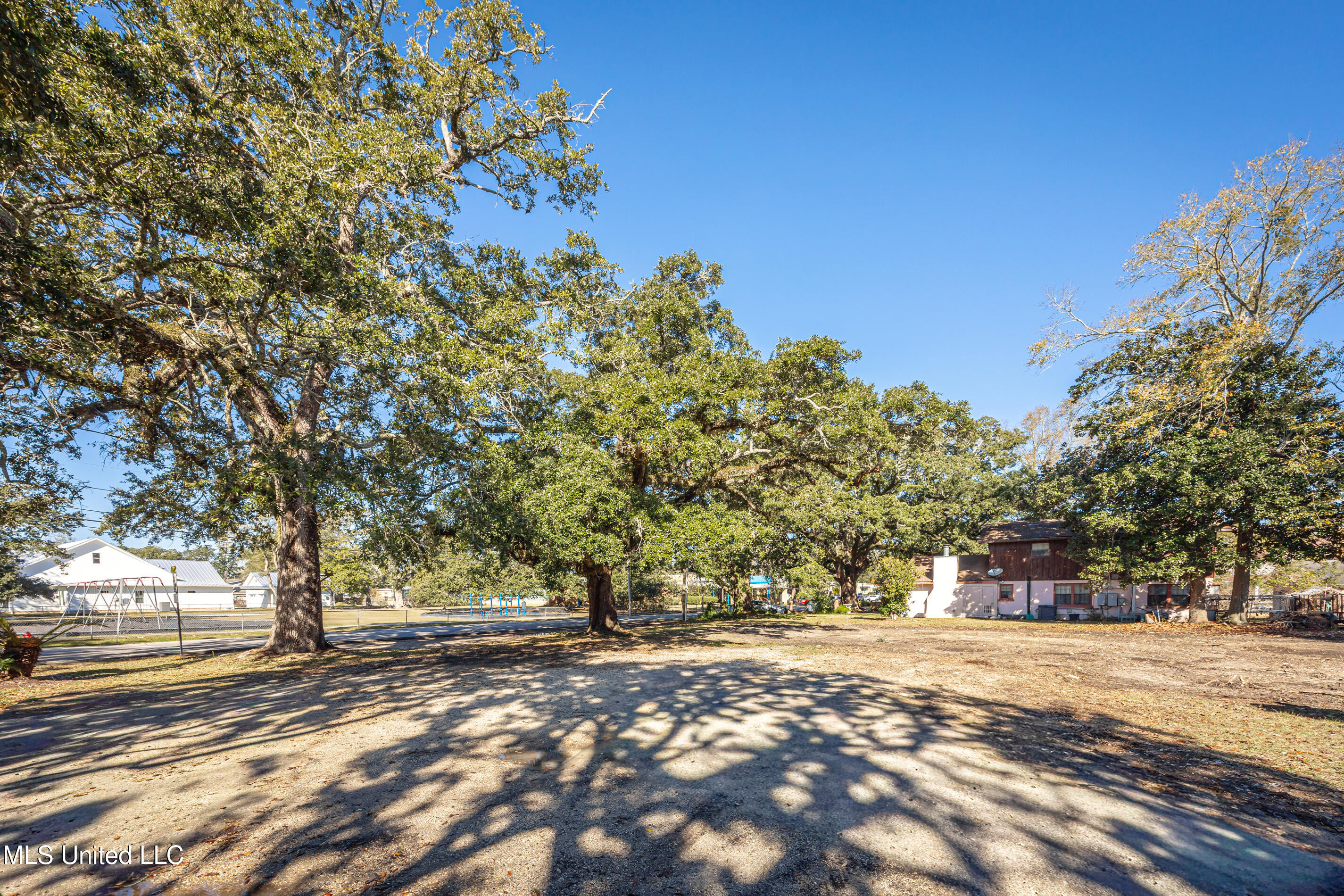 604 Magnolia Avenue Ocean Springs, MS 39564 - Photo 4 of 21 IMG_4012