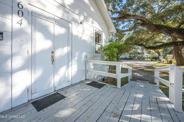 $575,000 | 604 Magnolia Avenue, Ocean Springs, MS 39564