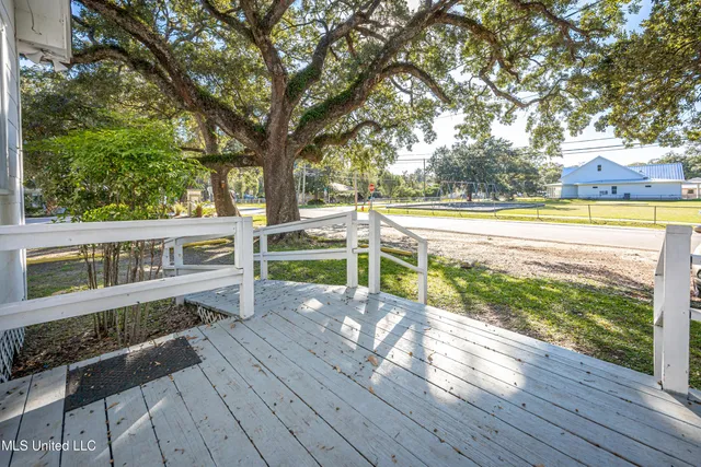 $575,000 | 604 Magnolia Avenue, Ocean Springs, MS 39564