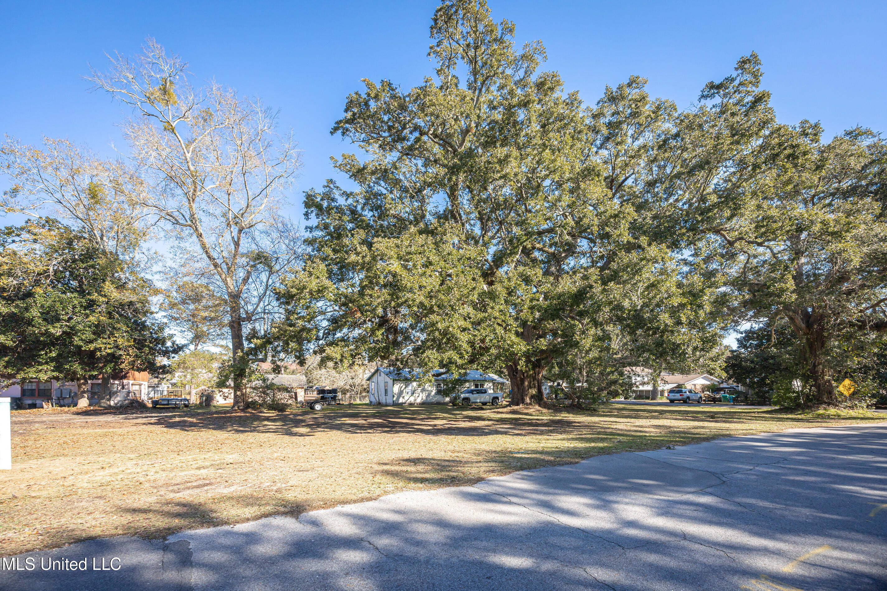 604 Magnolia Avenue Ocean Springs, MS 39564 - Photo 5 of 21 IMG_3959