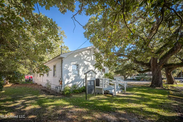 $575,000 | 604 Magnolia Avenue, Ocean Springs, MS 39564