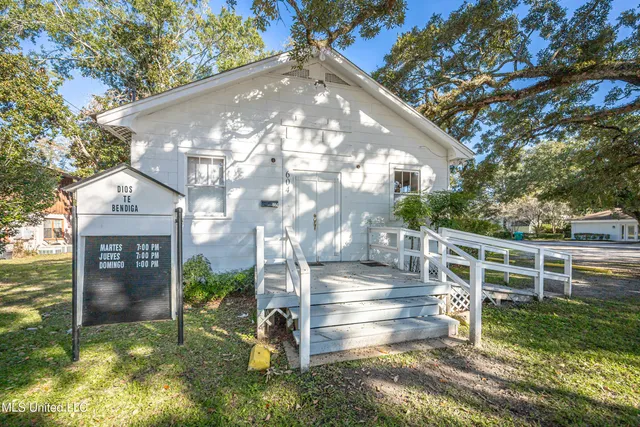 $575,000 | 604 Magnolia Avenue, Ocean Springs, MS 39564