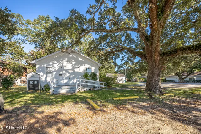 $575,000 | 604 Magnolia Avenue, Ocean Springs, MS 39564