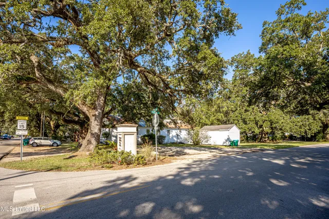 $575,000 | 604 Magnolia Avenue, Ocean Springs, MS 39564