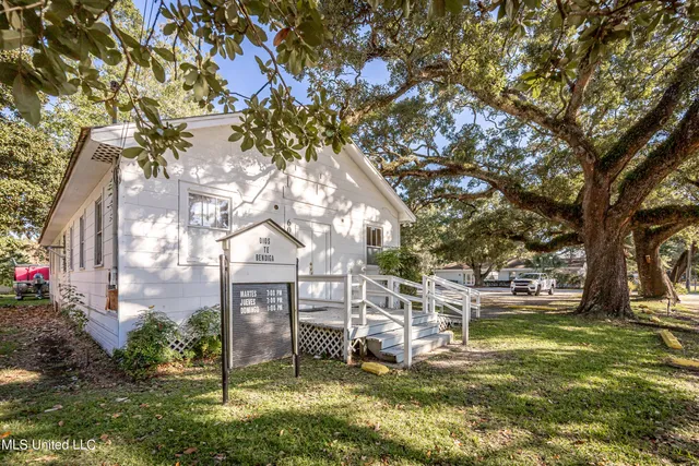 $575,000 | 604 Magnolia Avenue, Ocean Springs, MS 39564