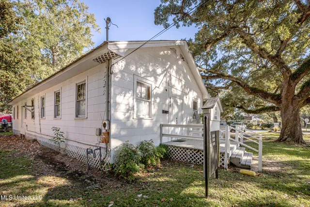 $575,000 | 604 Magnolia Avenue, Ocean Springs, MS 39564