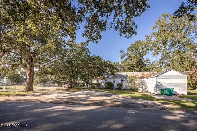 $575,000 | 604 Magnolia Avenue, Ocean Springs, MS 39564