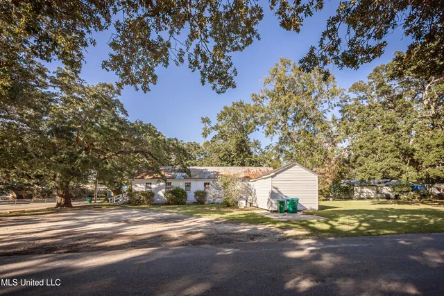 $575,000 | 604 Magnolia Avenue, Ocean Springs, MS 39564