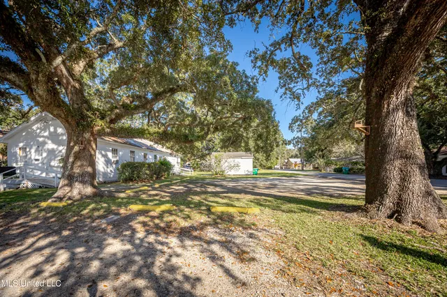$575,000 | 604 Magnolia Avenue, Ocean Springs, MS 39564