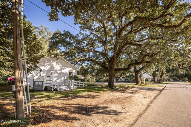 $575,000 | 604 Magnolia Avenue, Ocean Springs, MS 39564