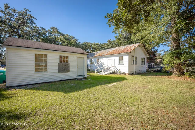 $575,000 | 604 Magnolia Avenue, Ocean Springs, MS 39564