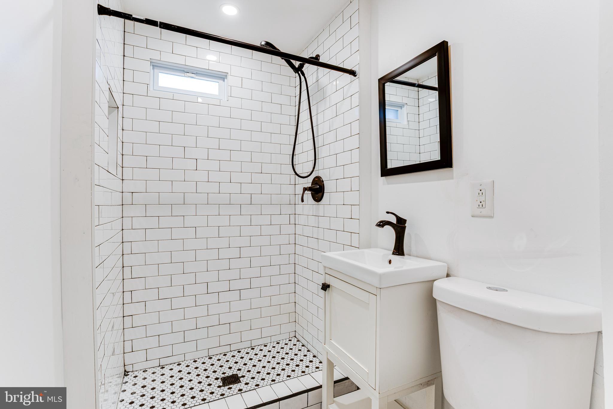 313 Gates Street Philadelphia, PA 19128 - Photo 15 of 27 Full Bathroom