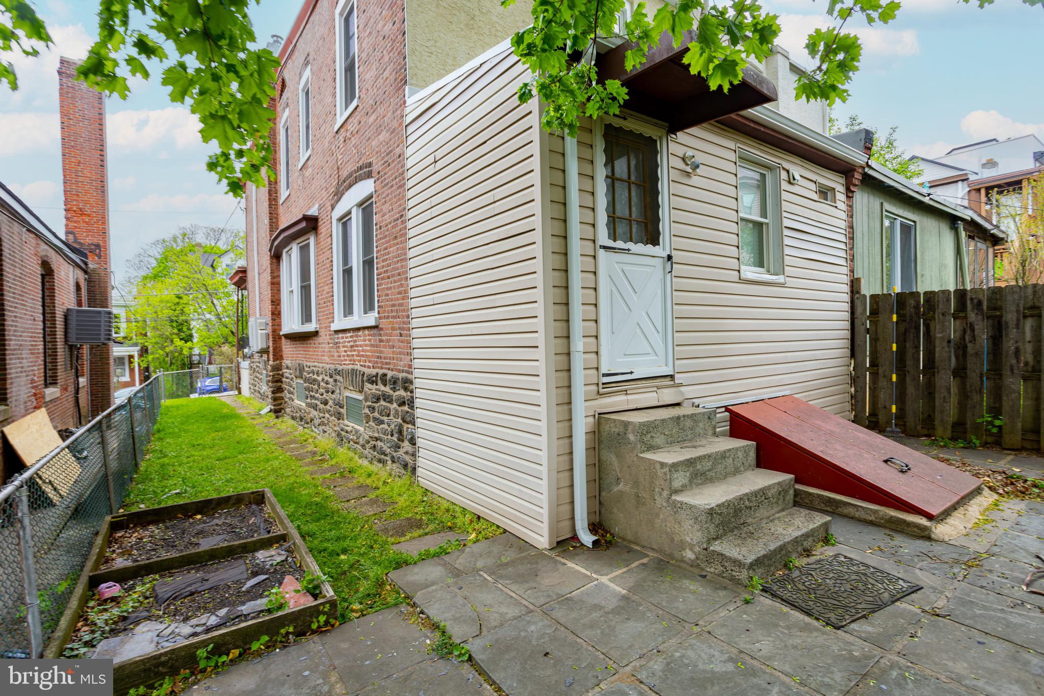 313 Gates Street Philadelphia, PA 19128 - Photo 25 of 27 Side yard view