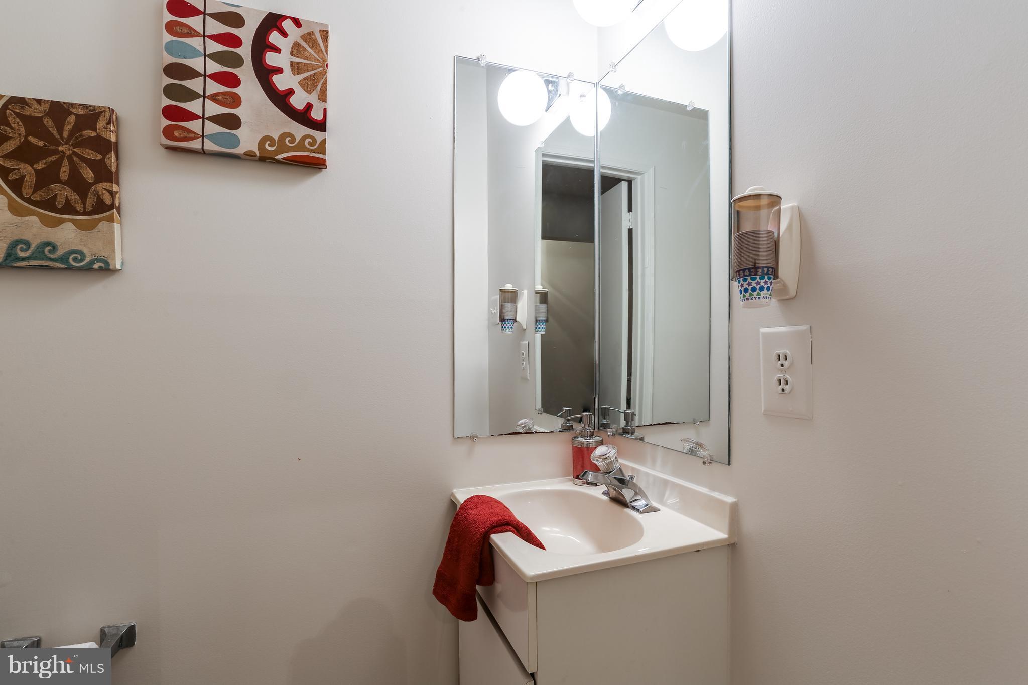 4922 Columbia Road, Unit 687 Columbia, MD 21044 - Photo 6 of 25 Powder Room First Level