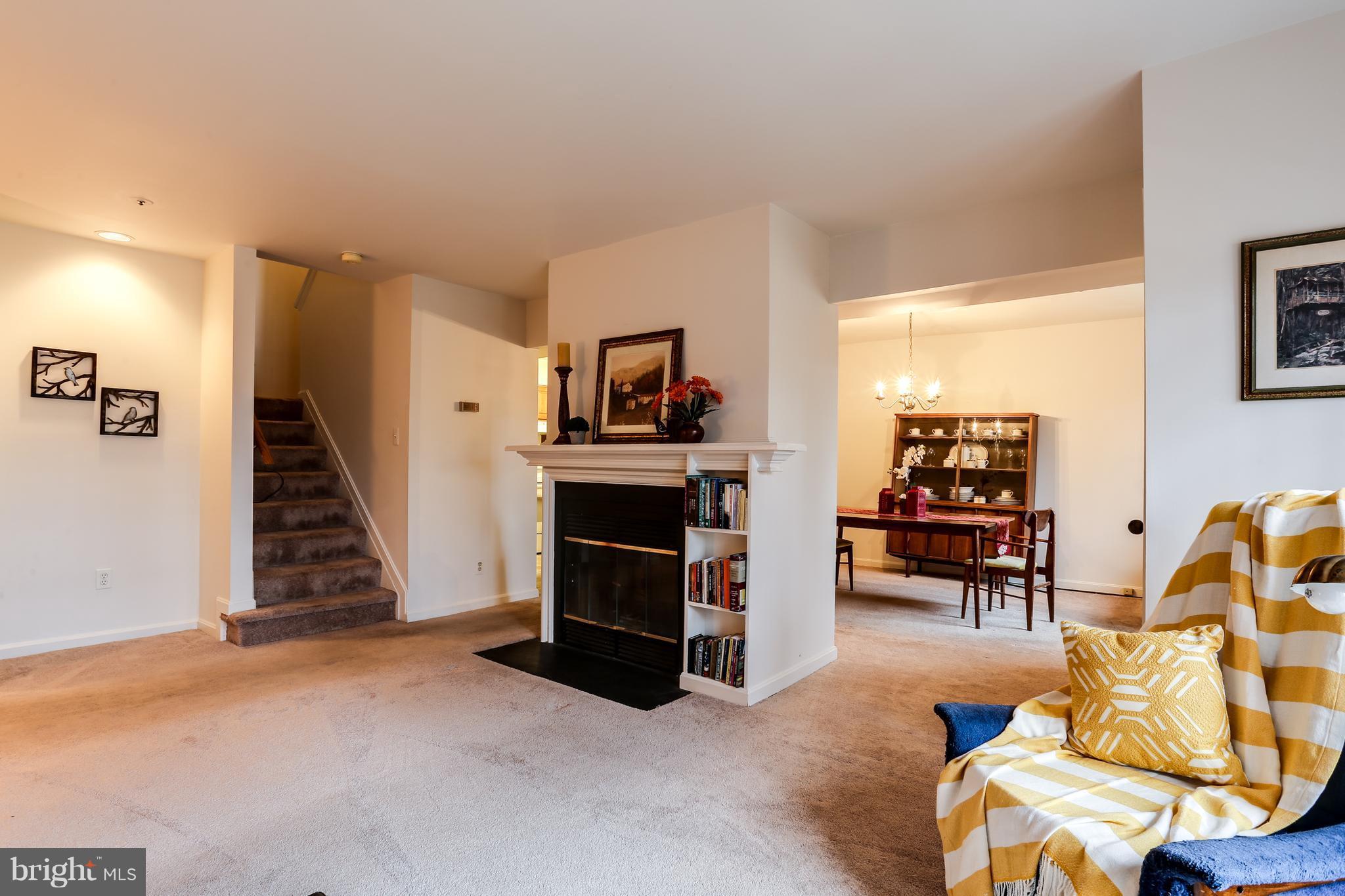 4922 Columbia Road, Unit 687 Columbia, MD 21044 - Photo 9 of 25 Living Room