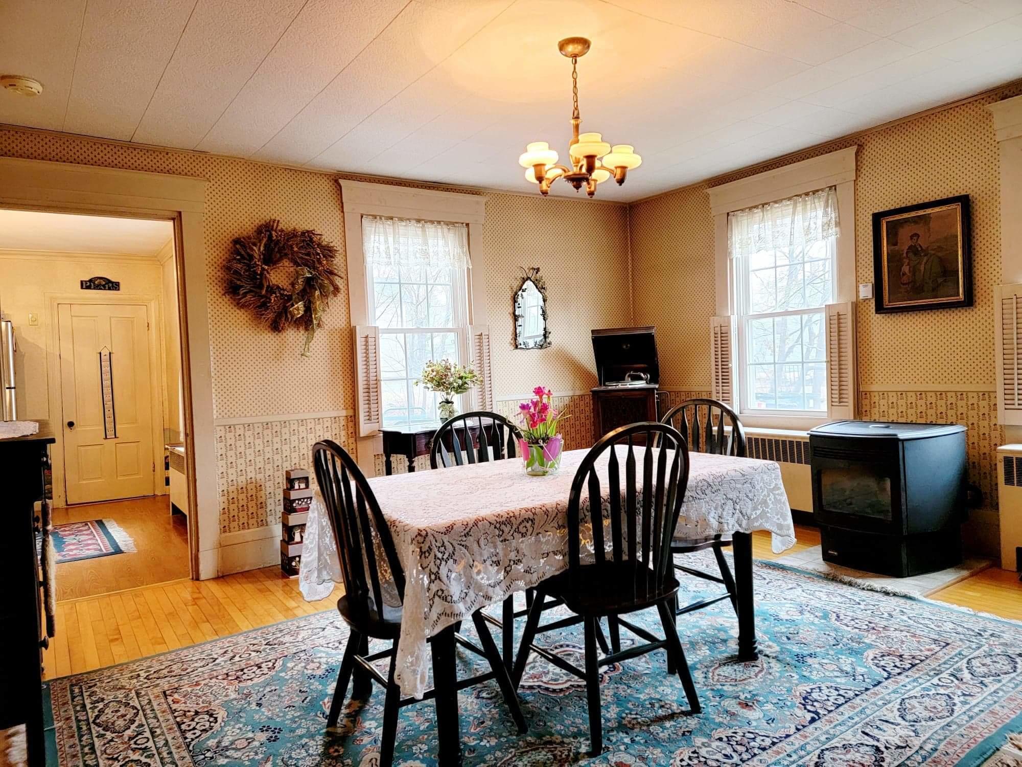 124 Warren Street Bangor, ME 04401 - Photo 7 of 26 received_186920739842470 (1)